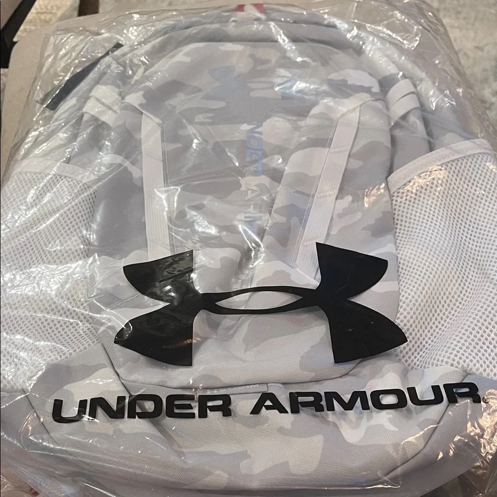 Under Armour Hustle 6.0 Gray/Silver Backpack/NWT